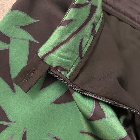 Armani Collezioni 100% satin silk tulip skirt, size 8 - Picture 7 of 10